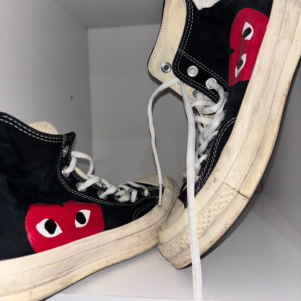 unisex shoes size 5 in men and size 7 in womenn!